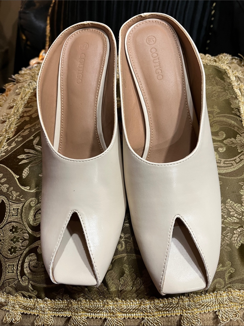COUTGO CREAM OPEN TOE MULES- SZ. 9.5